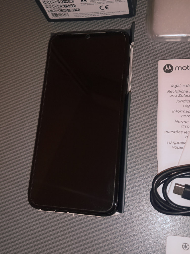 Motorola G8 Plus limited edition colour fully boxed excellent condition