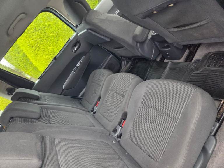 Peugeot, 5008, MPV, 2013, Manual, 1560 (cc), 5 doors