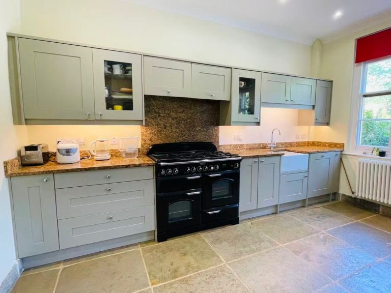 Complete Farmhouse Kitchen for Sale – Rangemaster + Granite + Belfast Sink