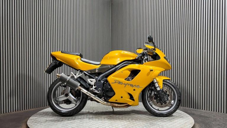 Triumph Daytona 2007 ONLY 22K GREAT RUNNING PROJECT BIKE 955CC SPORTS BIKE