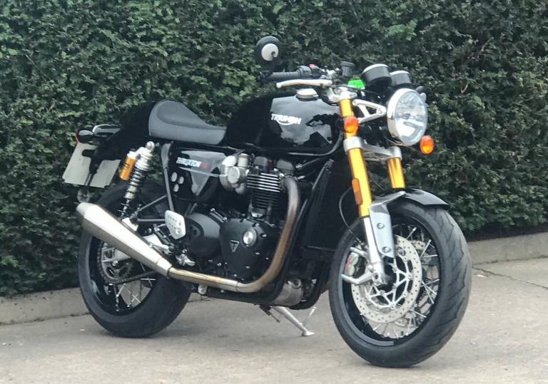 TRIUMPH THRUXTON RS