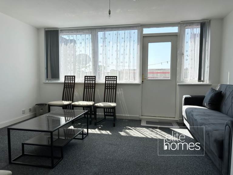 Large great condition 3 bedroom maisonette in Hackney, E5.