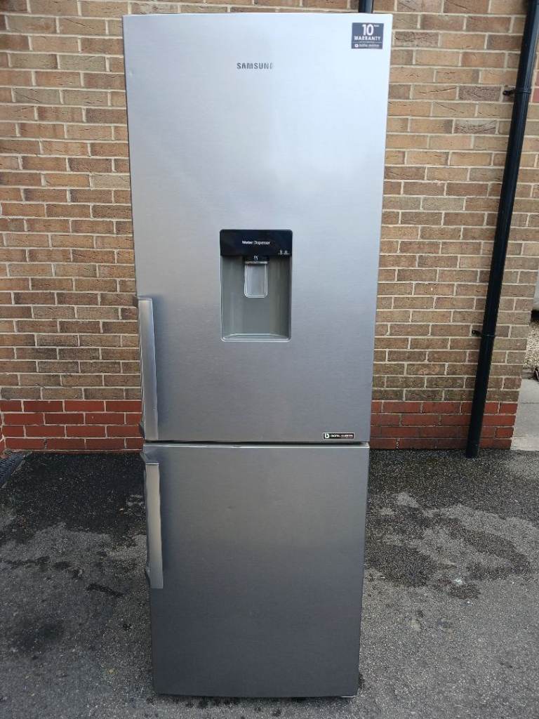 FRIDGE FREEZER FROST FREE WITH WATER DISPENSER LARGE 60/40 SAMSUNG CAN DELIVER £200