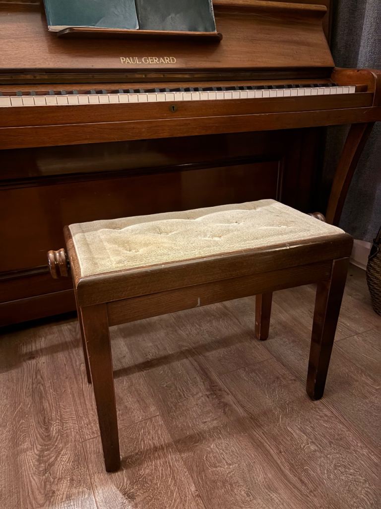 Adjustable Wooden Piano Stool with Padded Seat – Good Condition