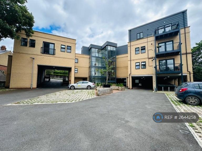 2 bedroom flat in Sudbury, Sudbury, CO10 (2 bed) (#2644258)