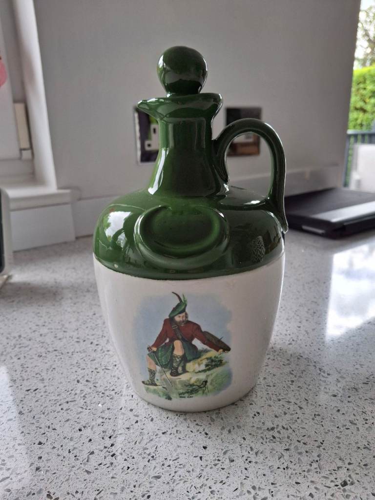 Vintage Clan MacKay Ceramic Scotch Whisky Flagon