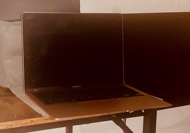 Apple MacBook Air 2020 (13-inch) – Gold**