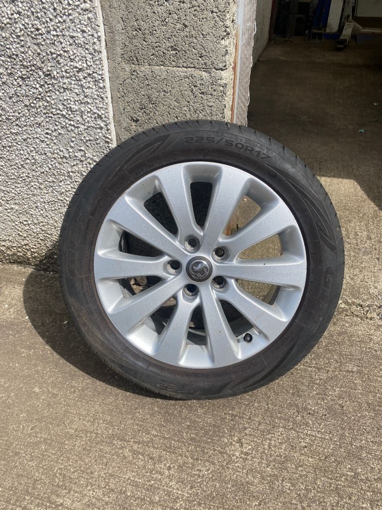 Vauxhall Astra J Alloy Wheel