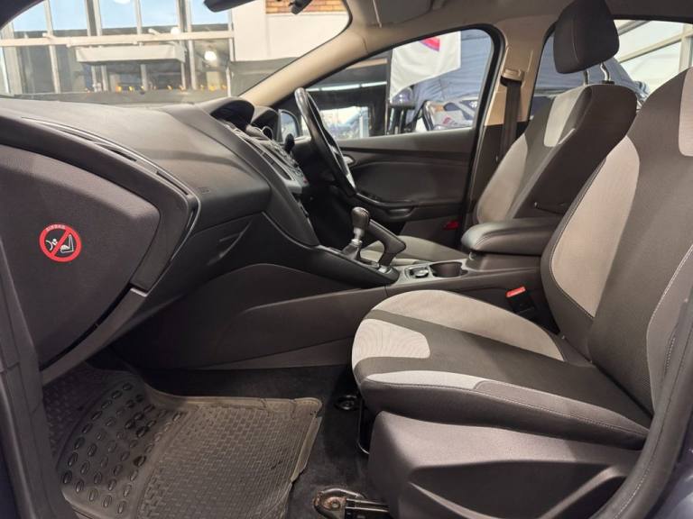 2014 Ford Focus 1.6 TDCi 115 Zetec Navigator 5dr HATCHBACK DIESEL Manual