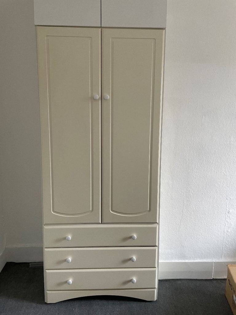Bedroom wardrobe 