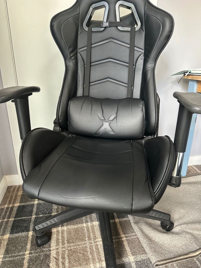 Gaming chair 