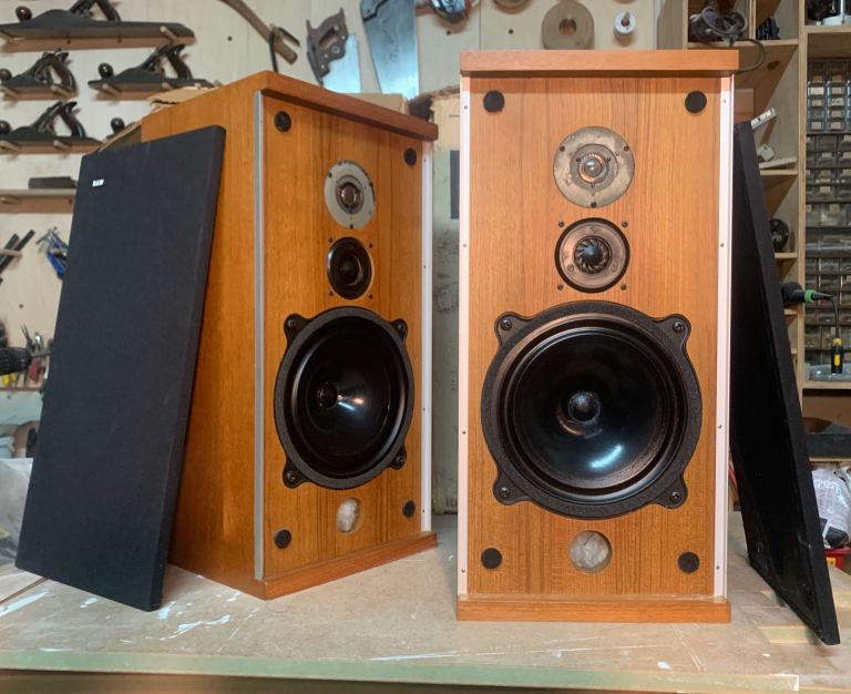 Vintage B&W DM4 Speakers, VGC, Bowers & Wilkins. Boxed with manuals