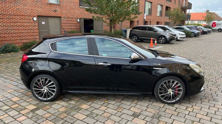 Alfa Romeo, 1.4L Sportiva Turbo Petrol GIULIETTA, Hatchback, 2012, Manual, 1368 (cc), 5 doors