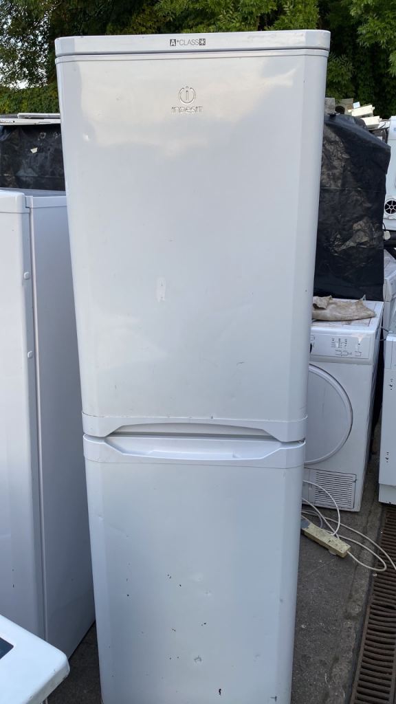 Indesit Fridge Freezer – White, Good Condition