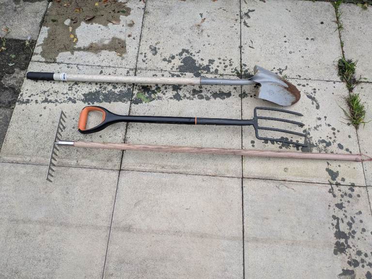 Set of 3 Garden Tools – Shovel, Fork, Rake