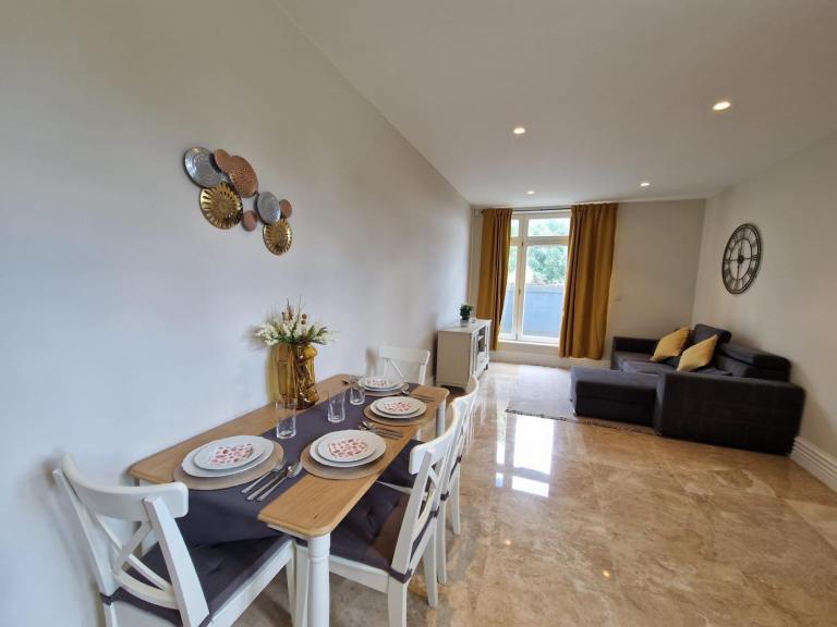 2 bedroom,one ensuite NW4