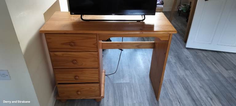 Computer/Study Desk with Drawers