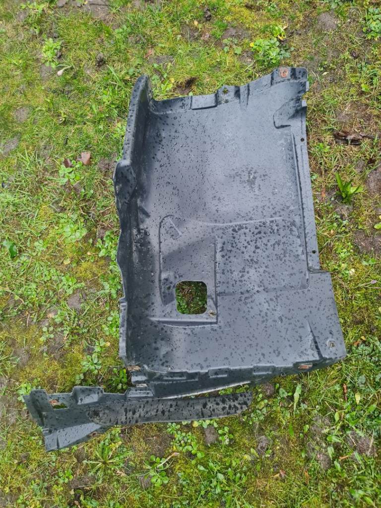 BMW 3 Series E92 E93 O/S Driverside Right Front Wheel Arch Moulding - 8047460