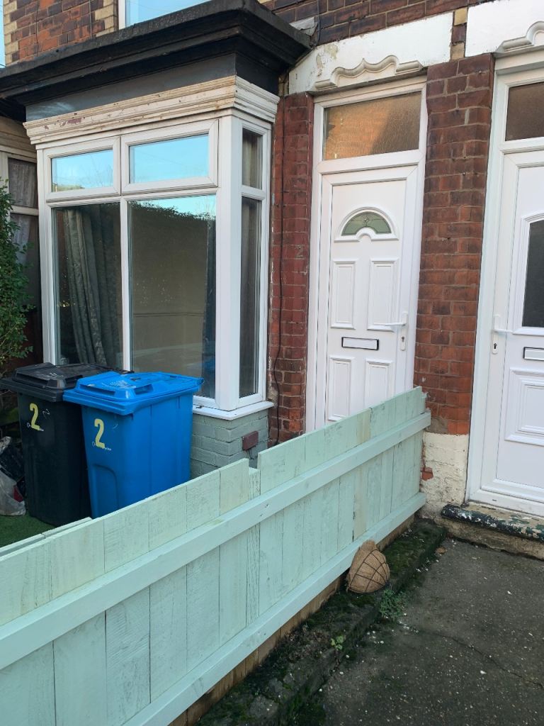 2 bed mid terrace house