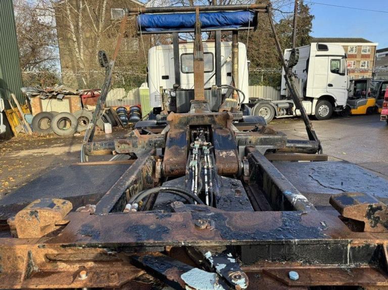 2009 SCANIA P380 8X4 HOOK LOADER