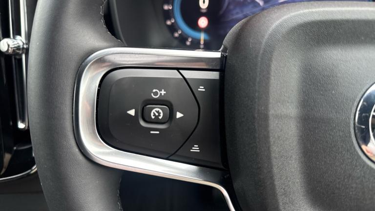 2025 Volvo XC40 2.0 B4P Plus Dark 5dr Auto Petrol Estate Estate Petrol Automatic