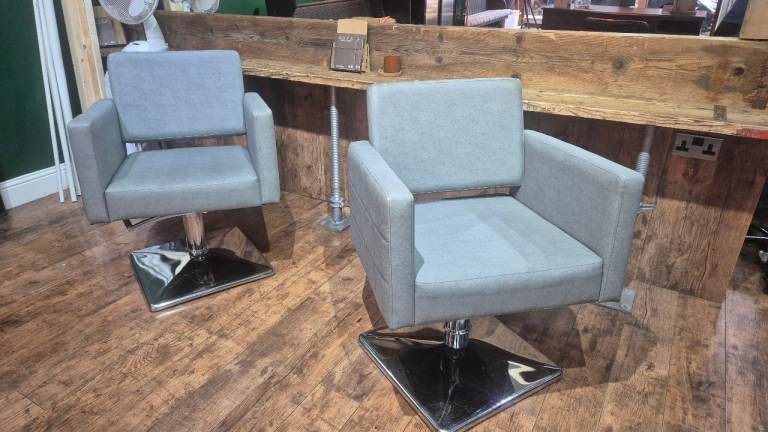 Salon Chairs for Sale – Good Condition