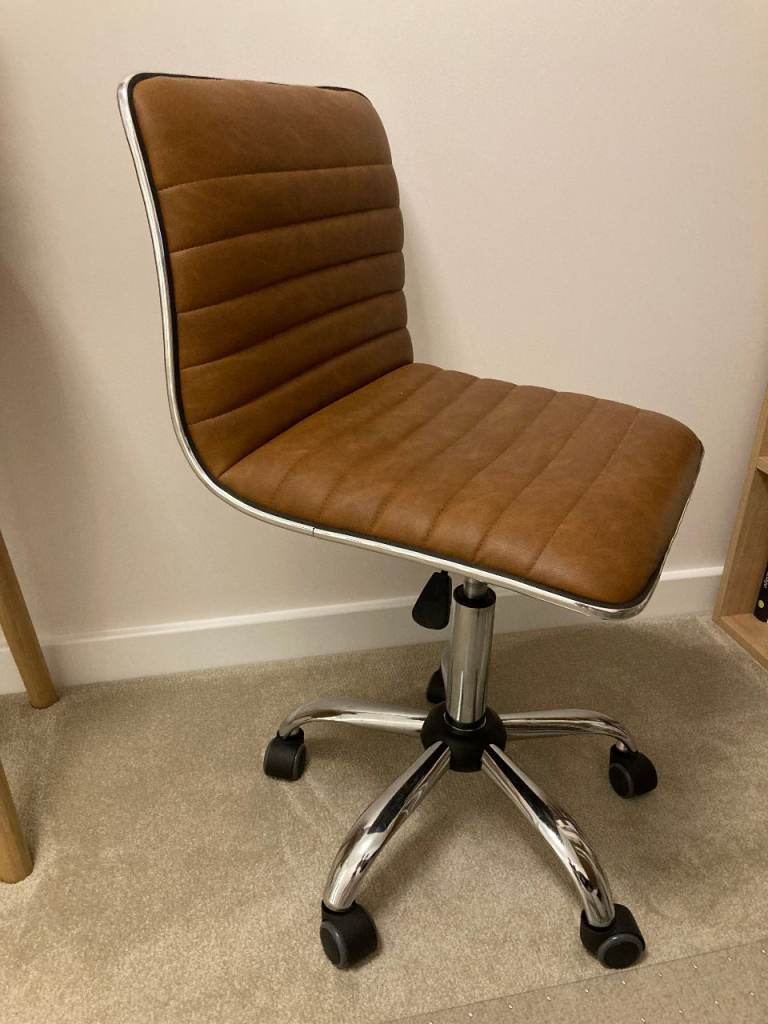 Brown Office Chair on Wheels – Excellent Condition
