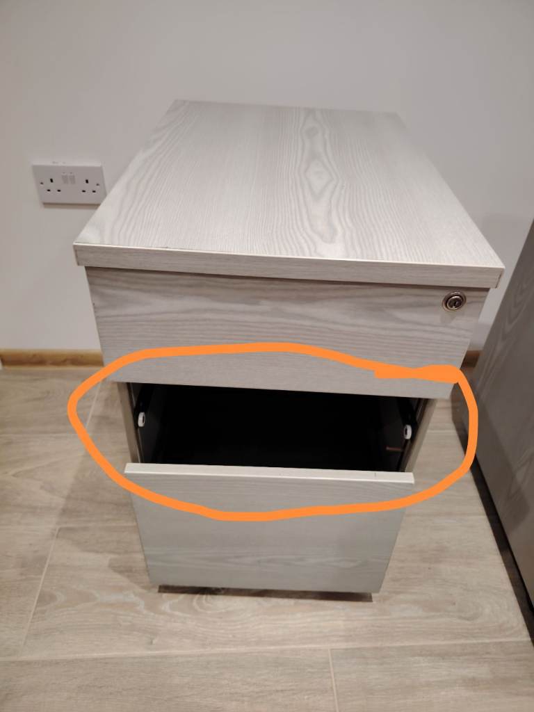 Filling cabinet on castors drawer runners missing shed no key