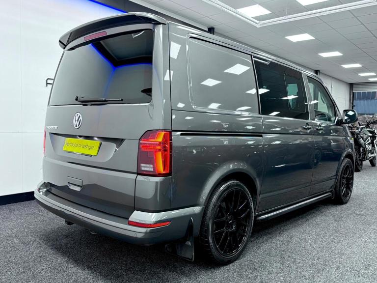 2022 Volkswagen Transporter 2.0 BiTDI T32 Highline Kombi DSG FWD SWB Euro 6 (s/s) 5dr WINDOW VAN ...