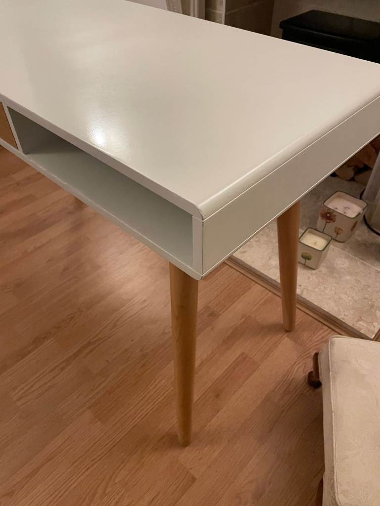 Fantastic, designer High Gloss White Desk with drawer - delivery possible