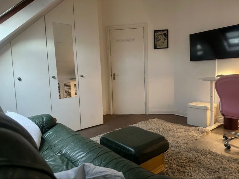 Very large  Double Bedroom for rent 
