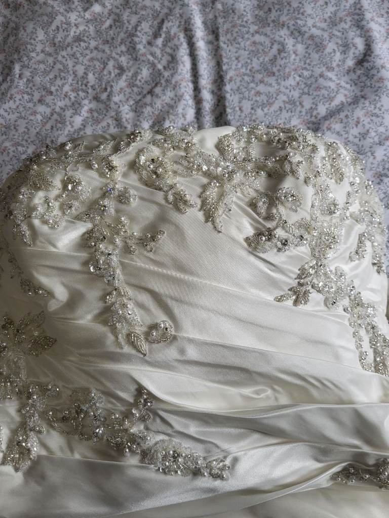 Diamantés wedding dress