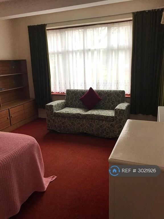 3 bedroom house in Uxbridge Road, Southall, UB1 (3 bed) (#3021926)