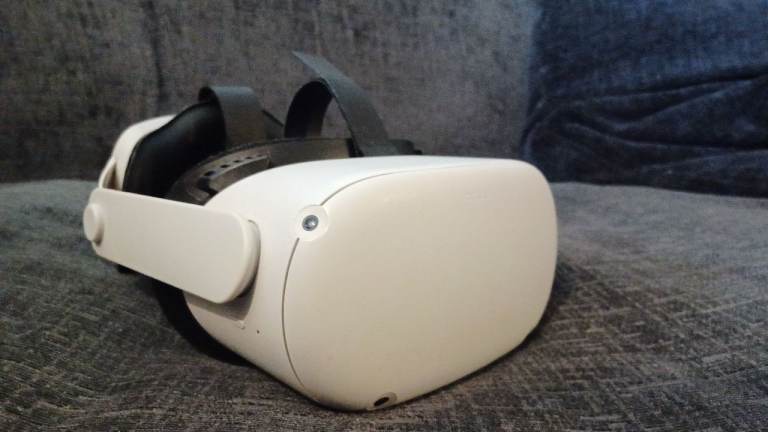 Oculus quest 2 [spares or repairs]