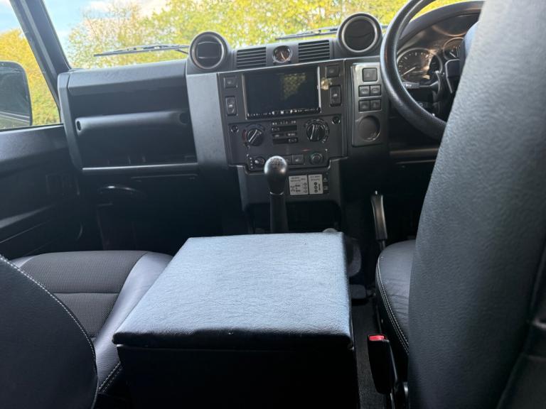 2015 Land Rover Defender XS Utility Wagon TDCi [2.2] PANEL VAN Diesel Manual