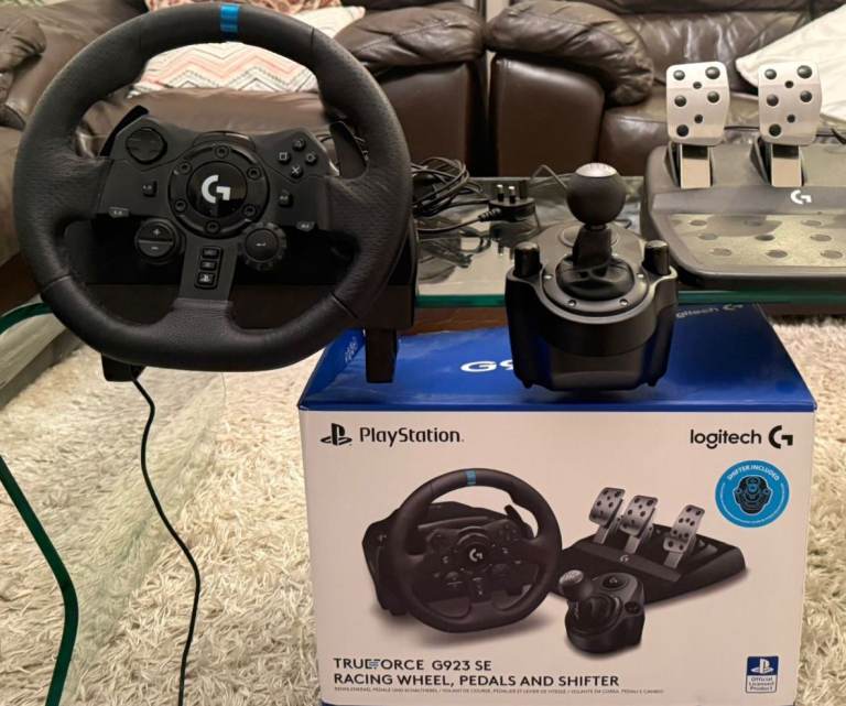 Logitech G923 SE TrueForce Racing Wheel+Pedals+Shifter (PlayStation/PC) Like New