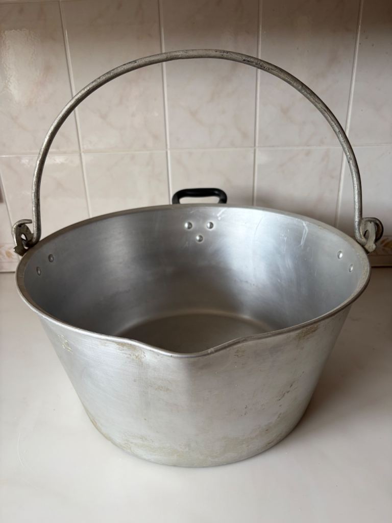 Large Aluminium Cooking Pot with Handle
