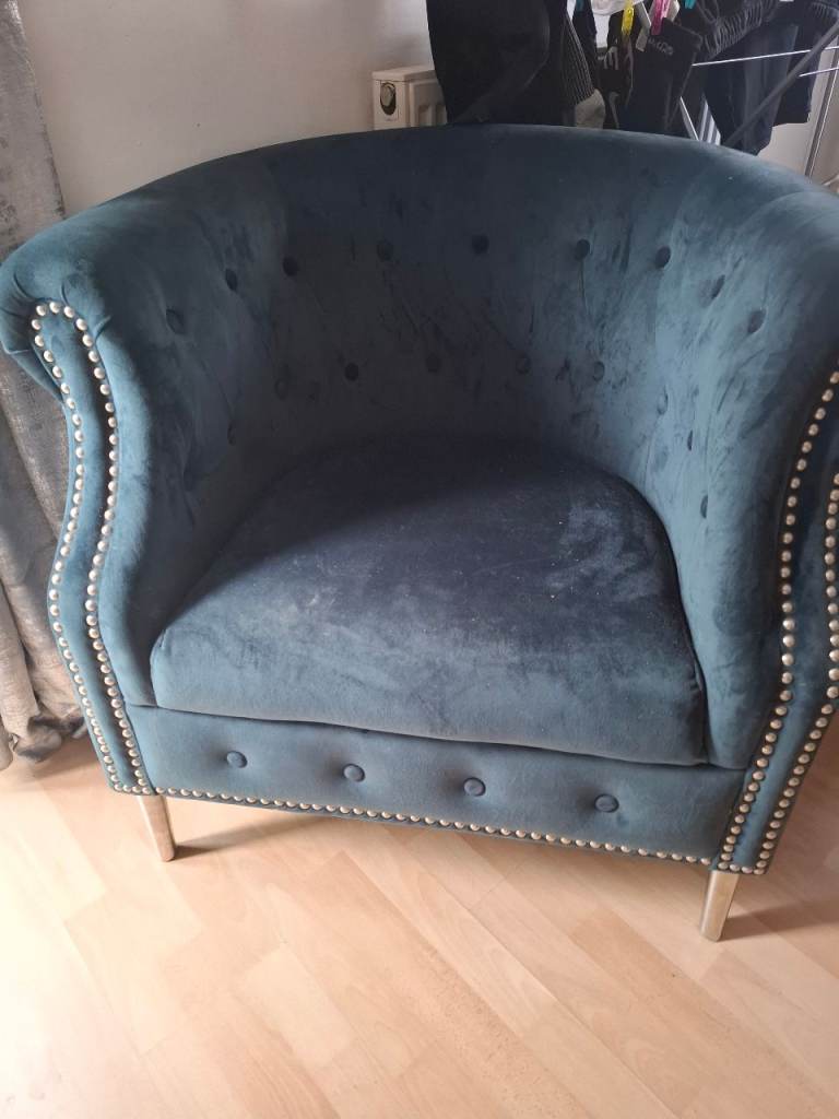Lovely teal Velvet chair with Stud Detailing – Good Condition