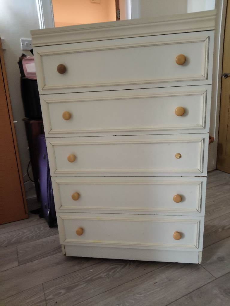 Chest of drawers 