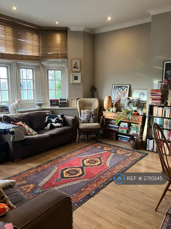 1 bedroom flat in Streatham Common North, London, SW16 (1 bed) (#2710245)