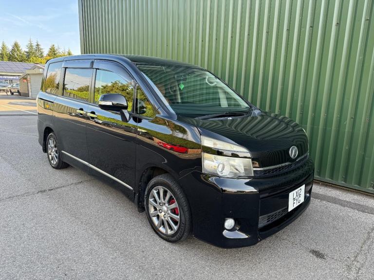 Toyota Voxy 2.0 Petrol Automatic Luxury 7 Seater 2012 Black 73000 Miles New MOT