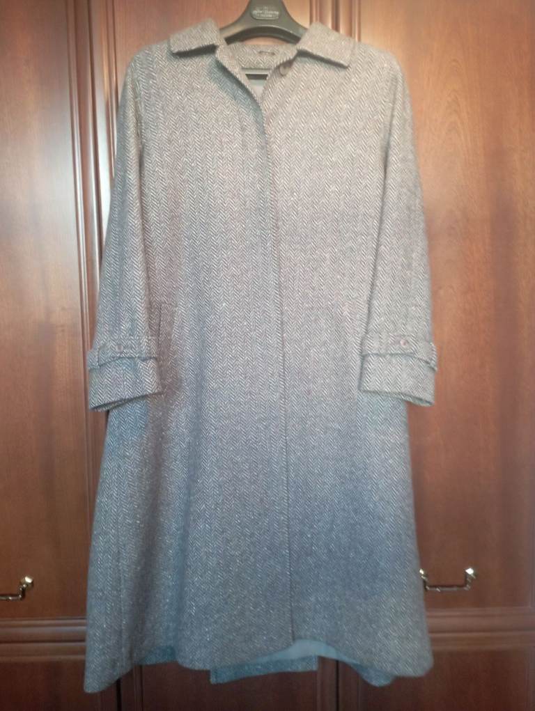 Vintage Belted Women's Herringbone Coat..Alexon Brand,Pure NeW Wool..Size 16