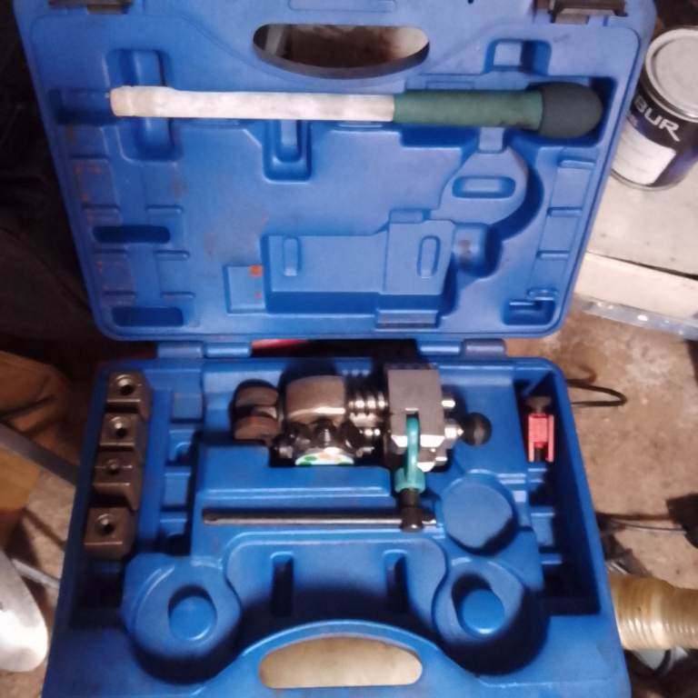 break pipe flaring kit .multiple turret dies