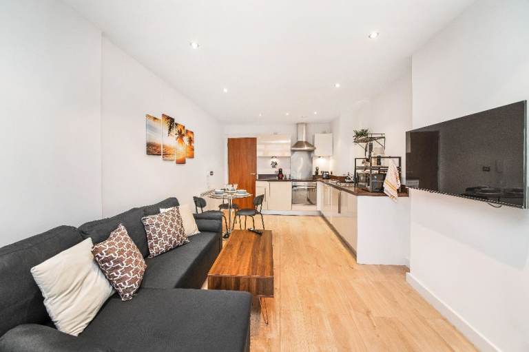 Leeds City Centre - Riverside - Sleeps 3 - Balcony