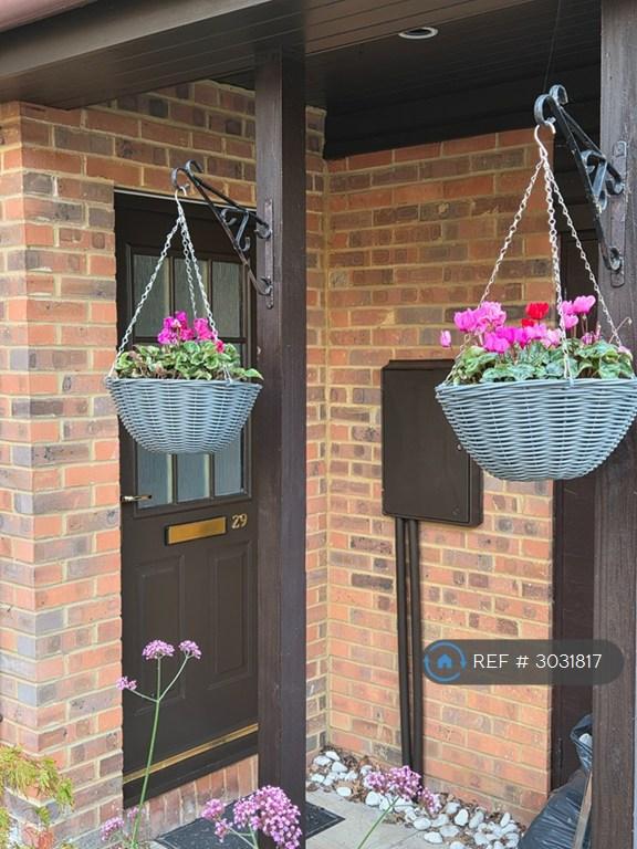 1 bedroom flat in Jessett Drive, Fleet, GU52 (1 bed) (#3031817)