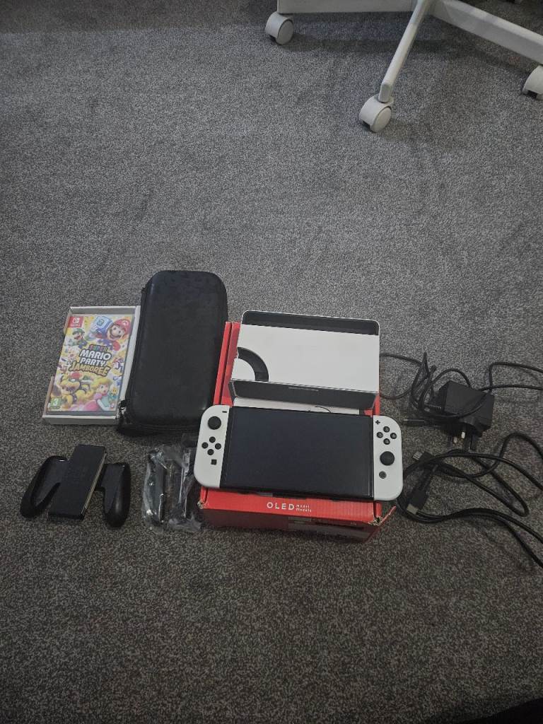 Nintendo Switch OLED + Game +accessories 