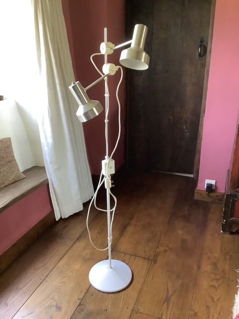 Floor standing lamp