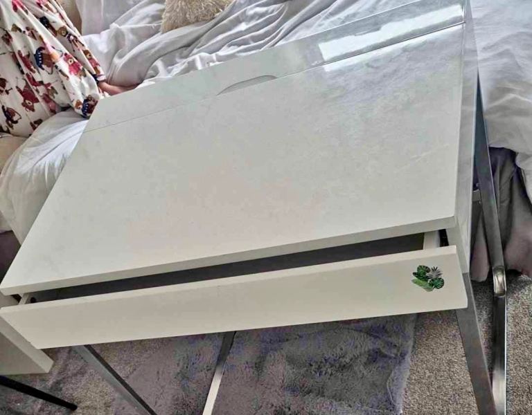 Computer desk /vanity table (gloss white) 