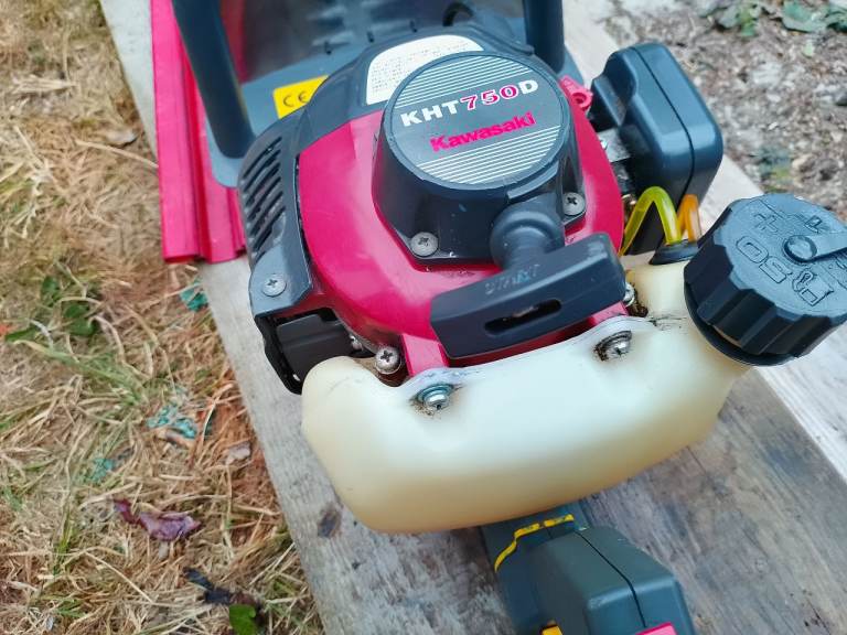 Kawasaki KHT750D Professional Hedgetrimmer 