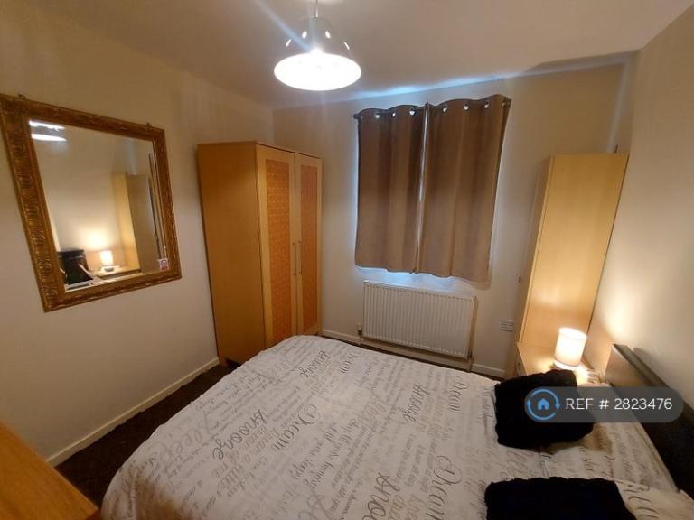 Studio flat in Furnace Lane, Telford, TF2 (#2823476)